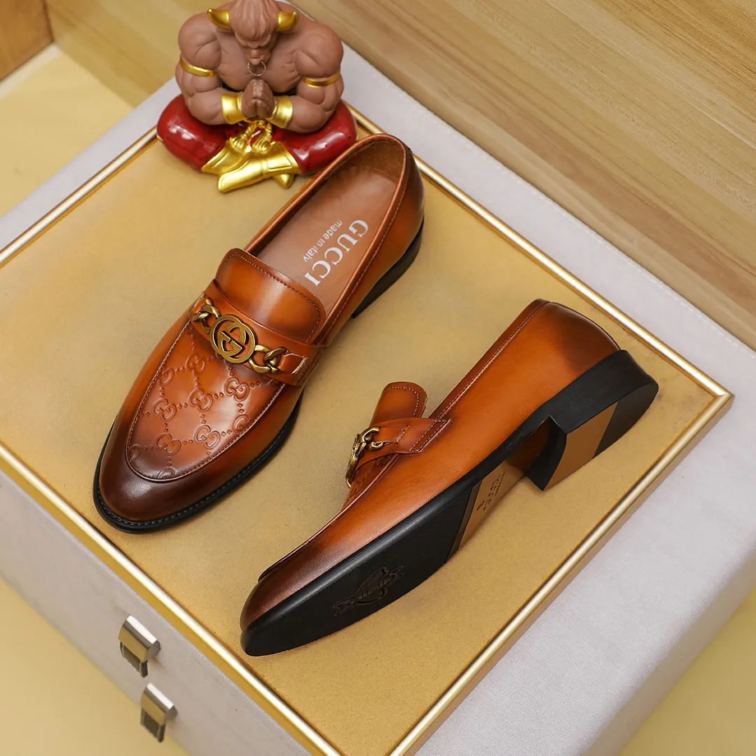 Men's men's shoes 💰400 🆘【GUCCI】Gucci ·🐑里· Hot-selling beanie shoes, top brand luxury, top quality, latest fashion beanie shoes.. The upper is made of original first-layer cowhide. (🐑leather·inner). The original stylish and stylish soft rubber wear-resistant and non-slip outsole is light and comfortable on the foot, available in 2 colors! Matching code: 39/45 (38.46. Can be customized)